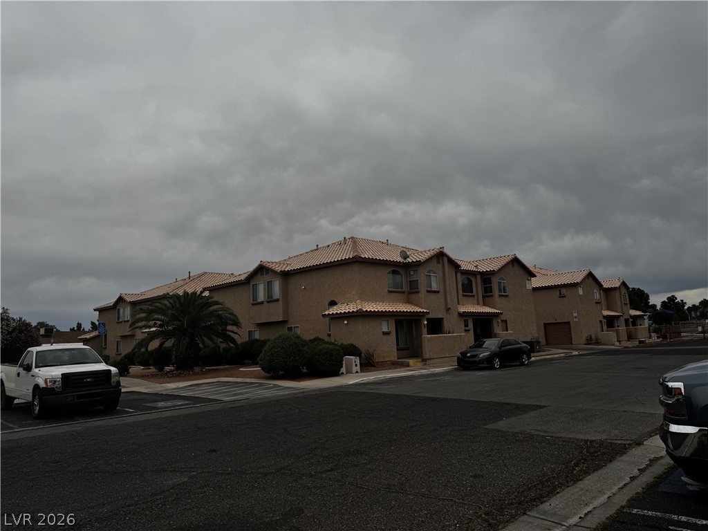 554 Roxella Lane B Property Photo 1