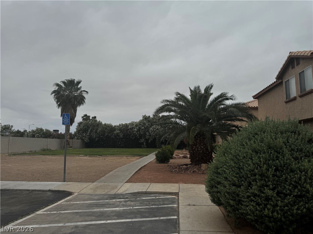 554 Roxella Lane B Property Photo 2
