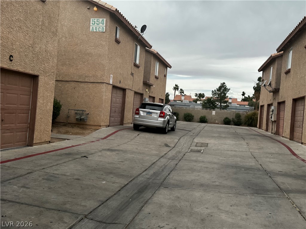 554 Roxella Lane B Property Photo 5