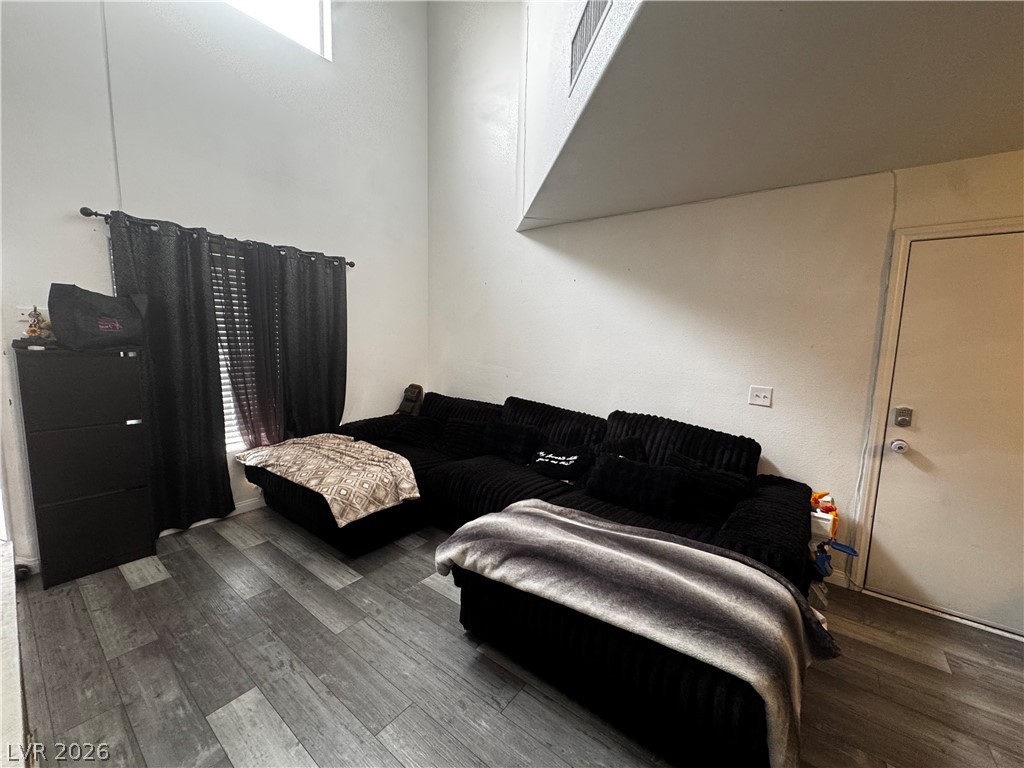 554 Roxella Lane B Property Photo 6