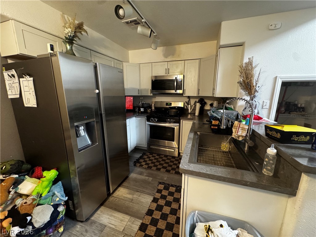 554 Roxella Lane B Property Photo 10