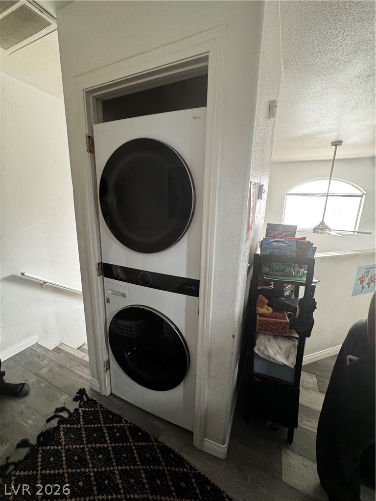 554 Roxella Lane B Property Photo 12