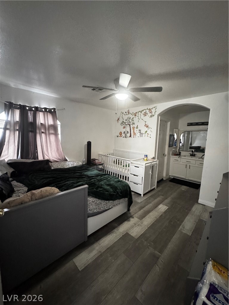 554 Roxella Lane B Property Photo 15