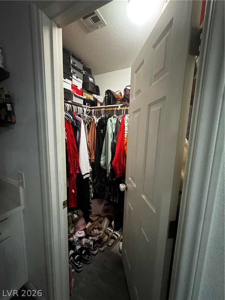 554 Roxella Lane B Property Photo 16