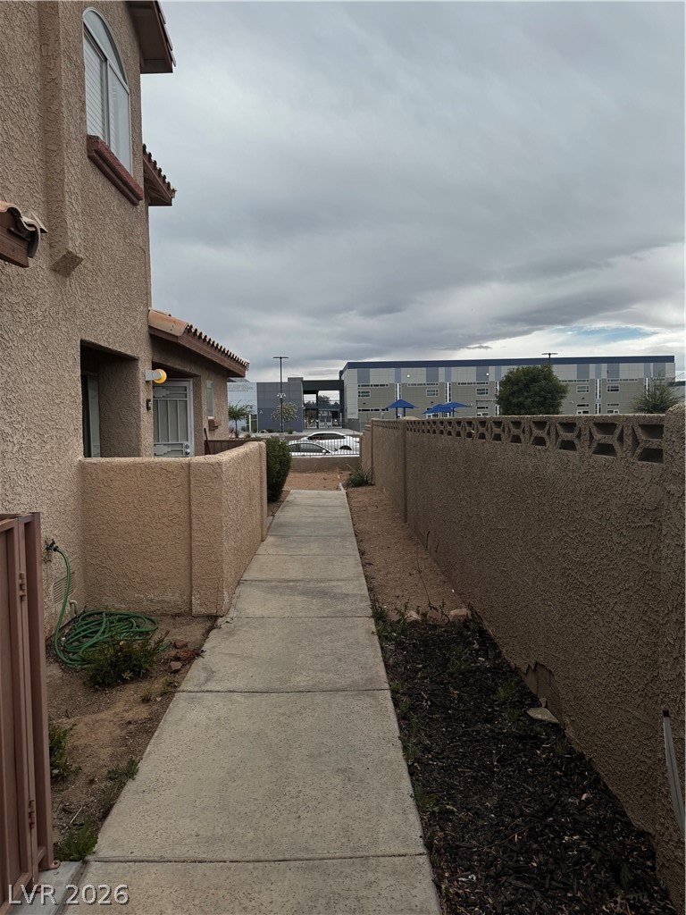 554 Roxella Lane B Property Photo 22