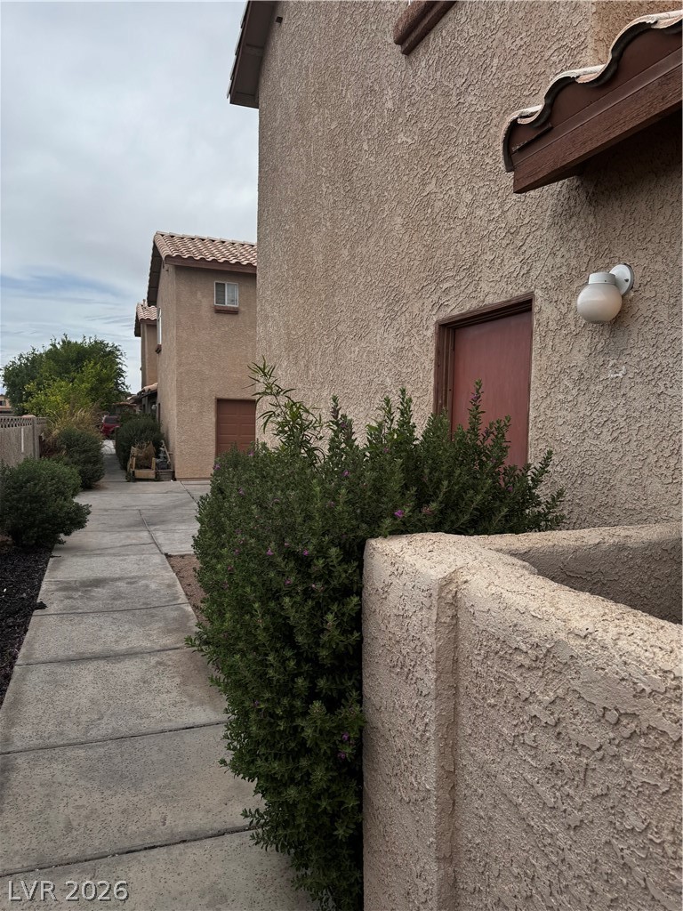 554 Roxella Lane B Property Photo 23