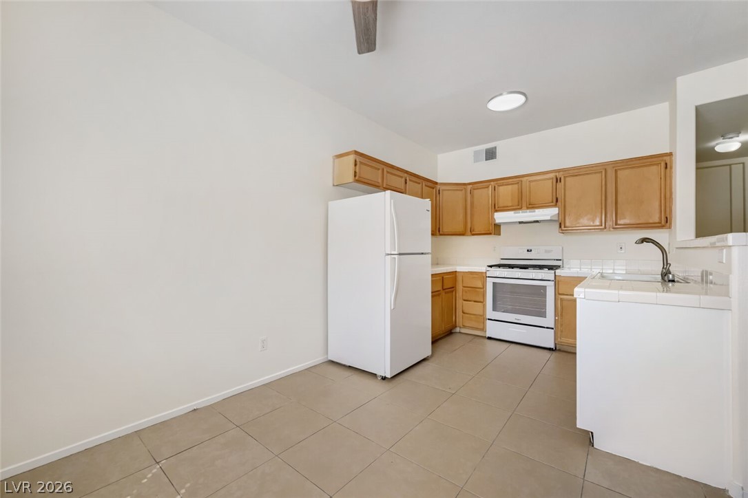 2110 Los Feliz Street 1036 Property Photo 5