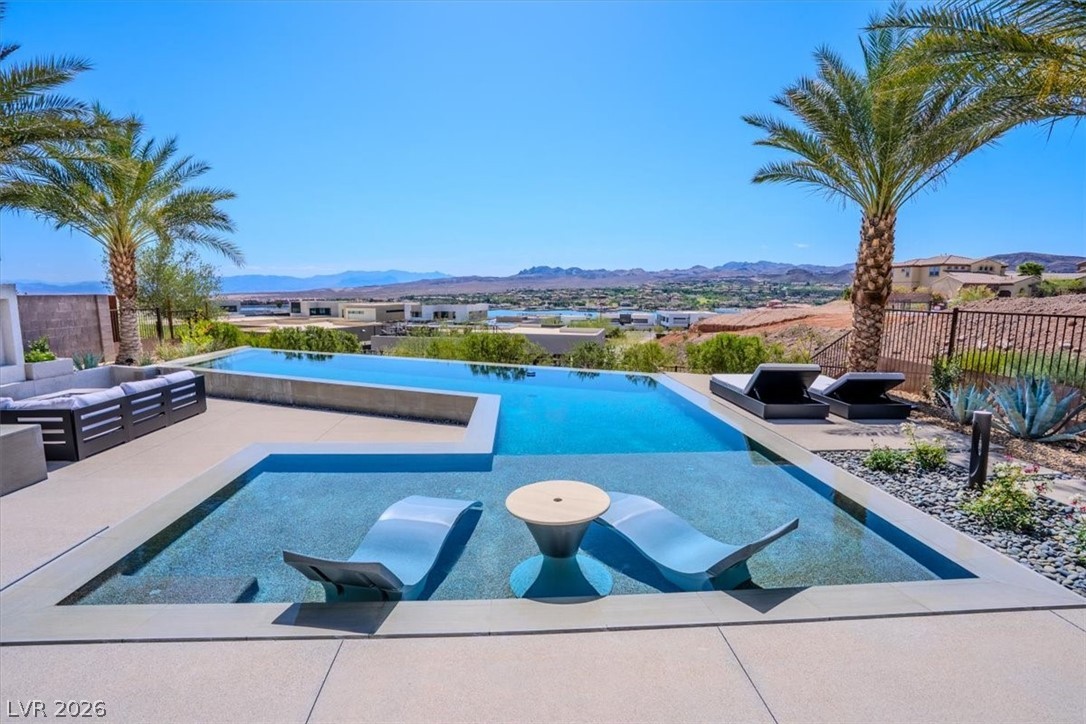 12 Falling Canyon Court Property Photo 4