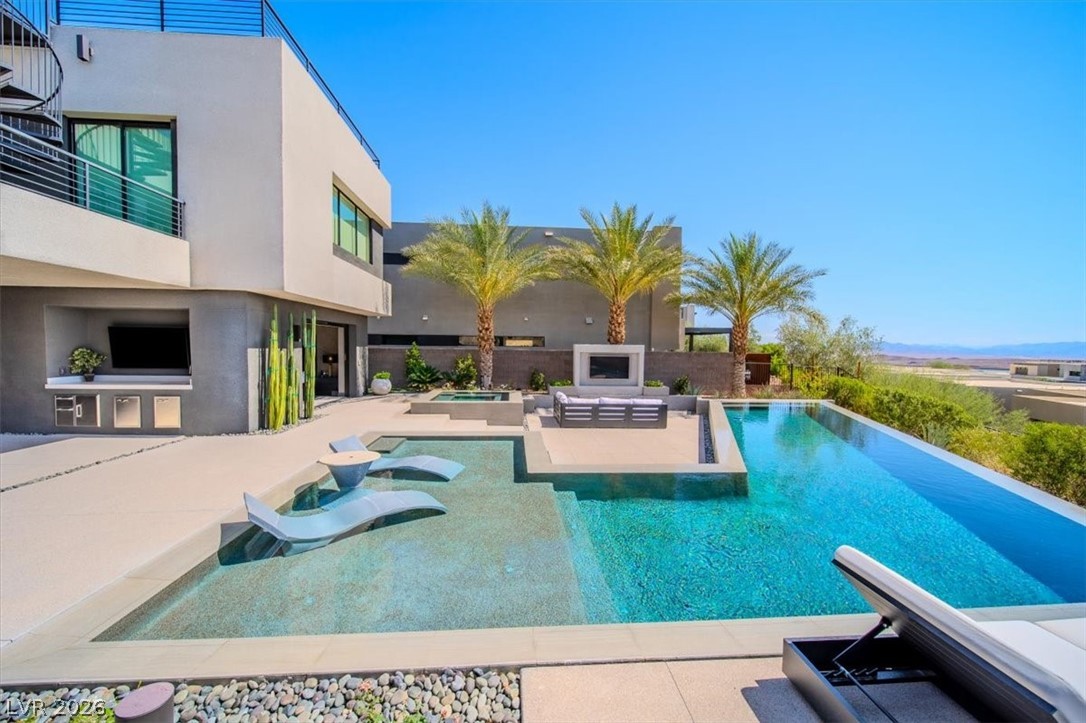12 Falling Canyon Court Property Photo 8