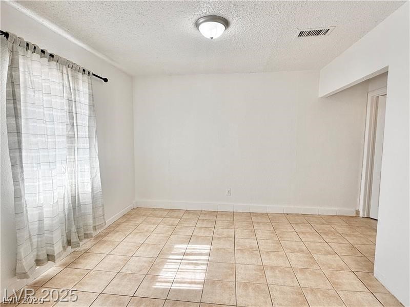 3209 El Morro Avenue Property Photo 4
