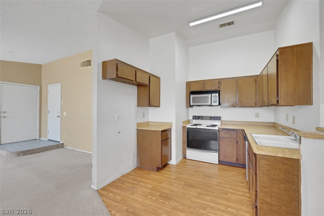 1005 Brookside Court Property Photo 6
