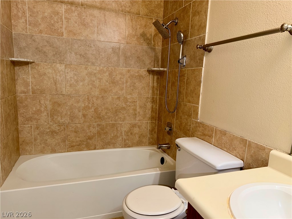 1303 Darlene Way 402b Property Photo 12