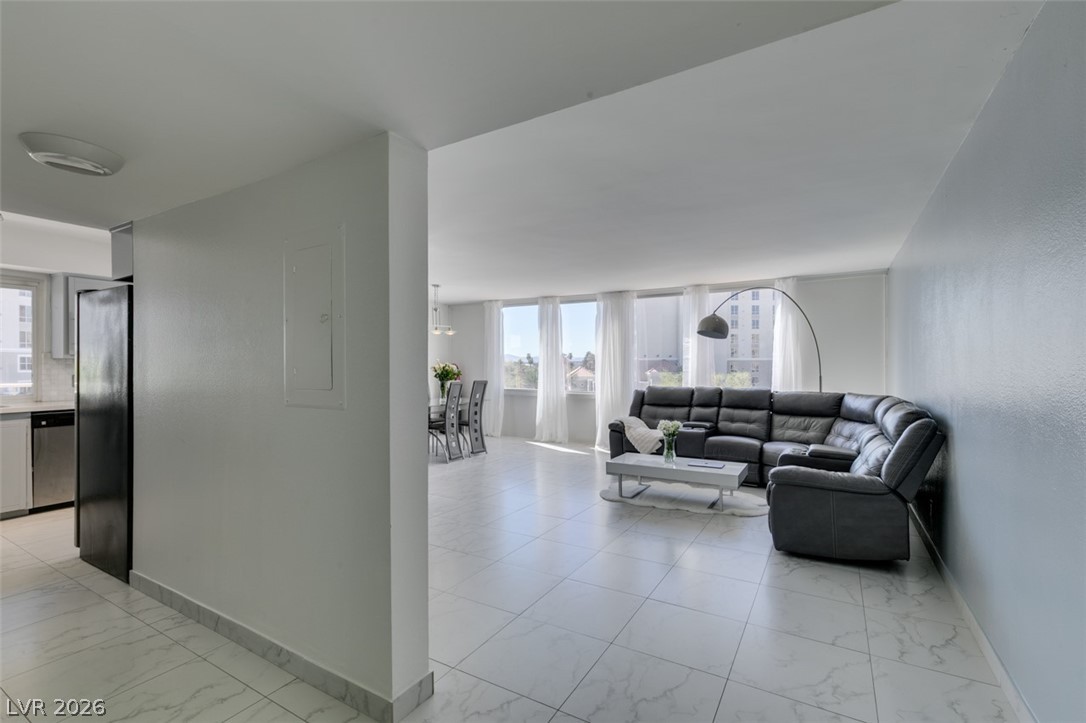 205 East Harmon Avenue 511 Property Photo 1