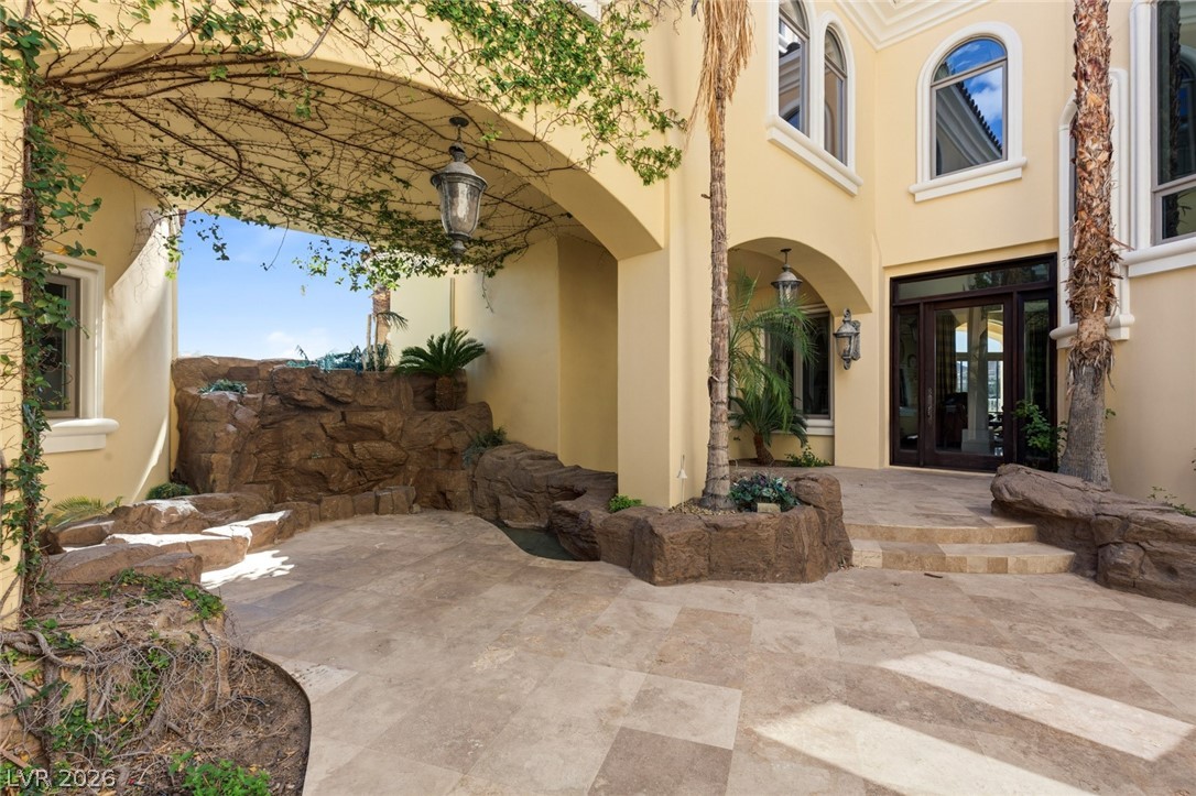 8 Rue Promenade Way Property Photo 7