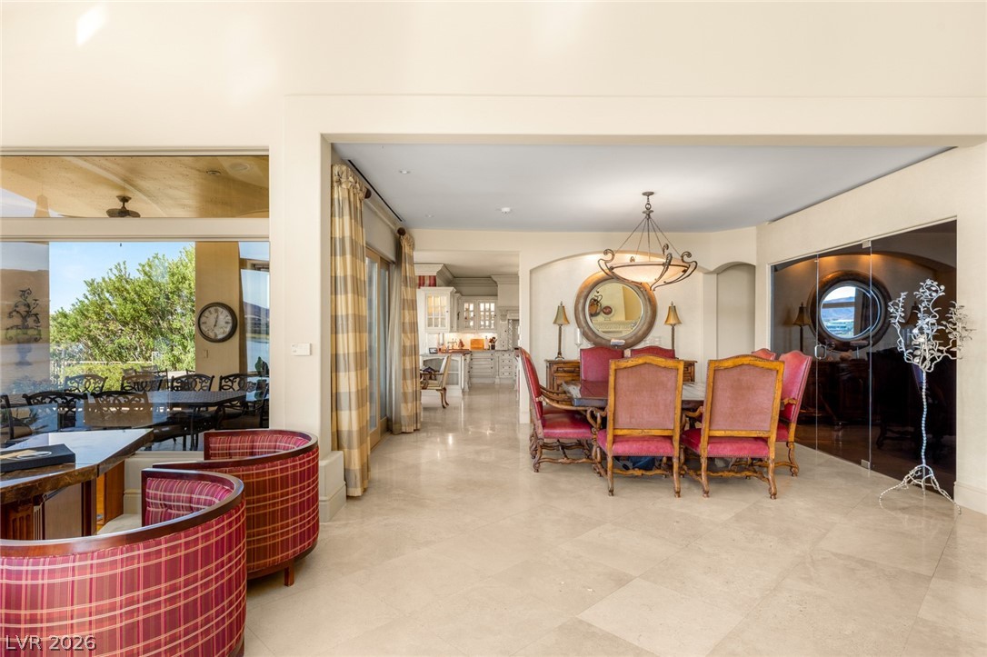 8 Rue Promenade Way Property Photo 11