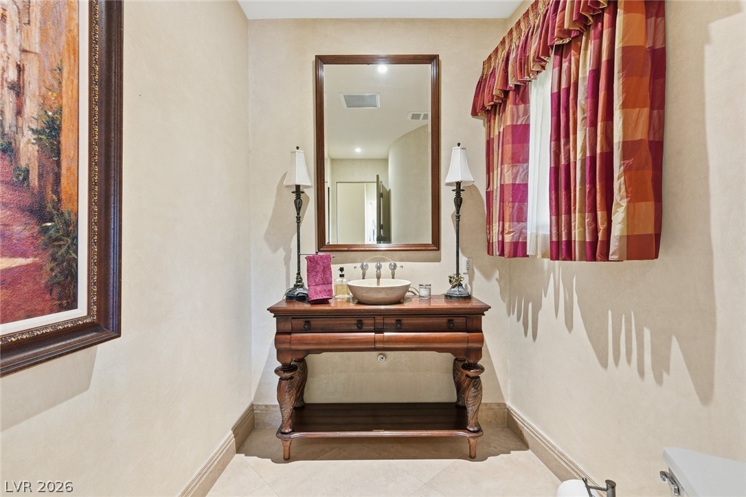 8 Rue Promenade Way Property Photo 26