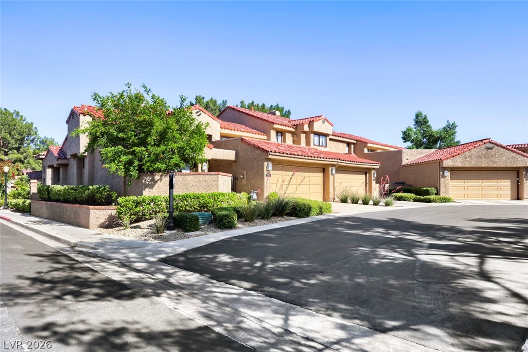 7363 Mission Hills Drive Property Photo 4