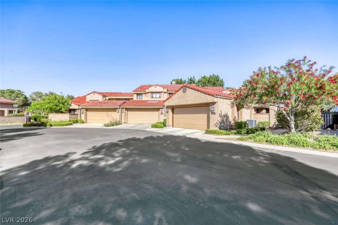 7363 Mission Hills Drive Property Photo 5