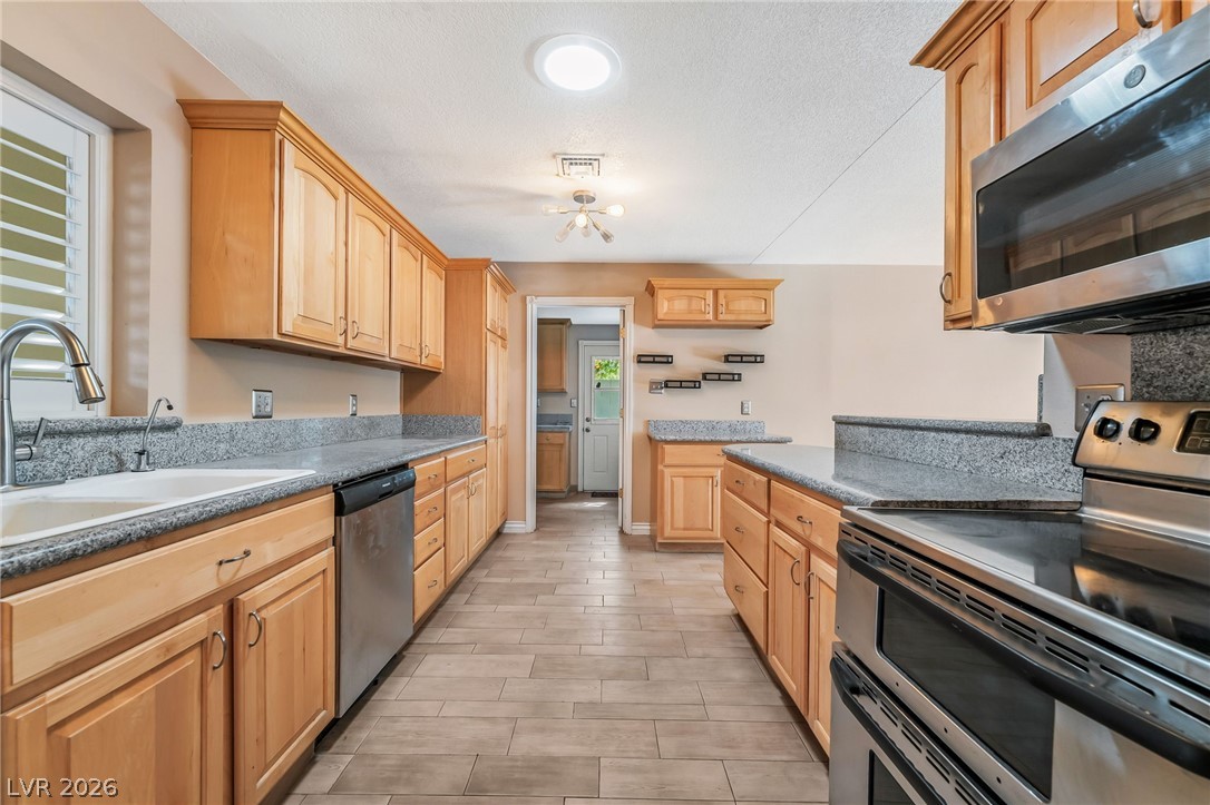 6675 Five Pennies Circle Property Photo 13
