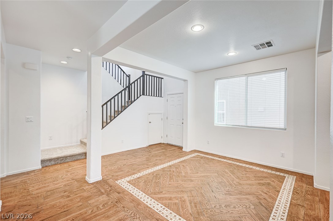 10837 Hunters Green Avenue Property Photo 8