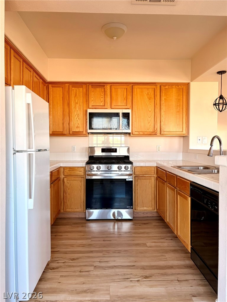 9901 Trailwood Drive 2004 Property Photo 8