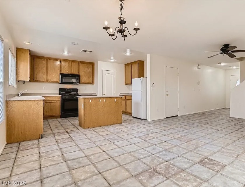 11940 White Lilly Street Property Photo 3
