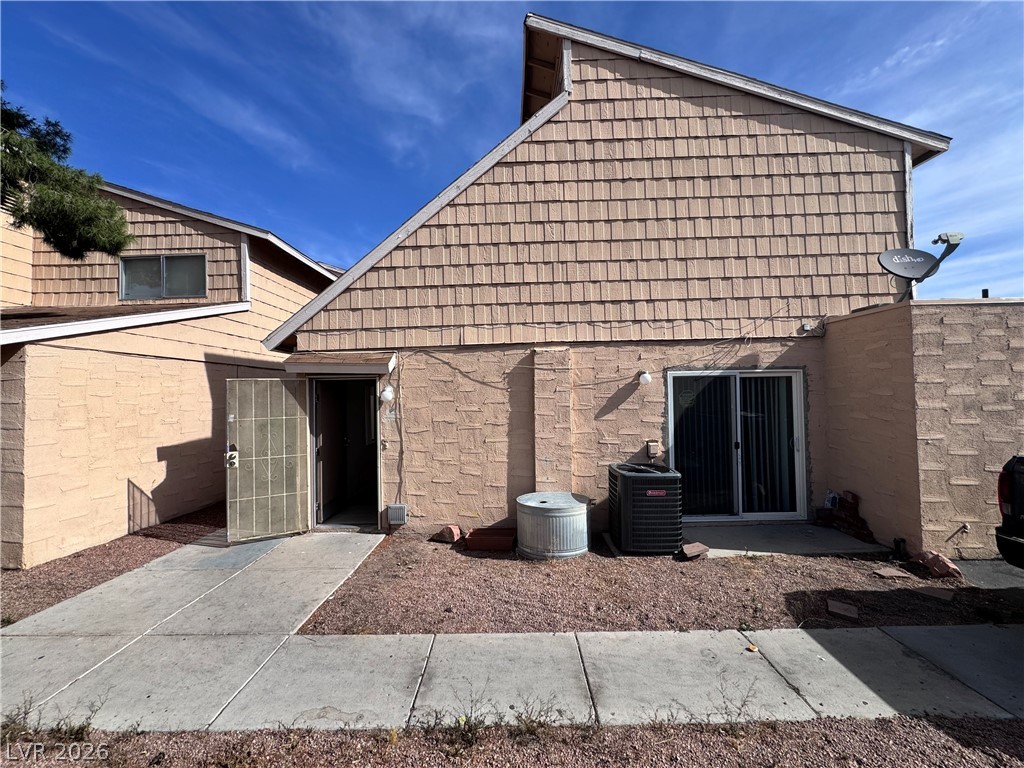 5245 Golden Lane Property Photo 1