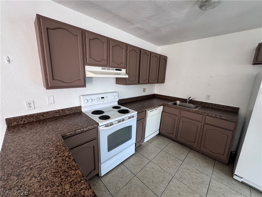 5245 Golden Lane Property Photo 4