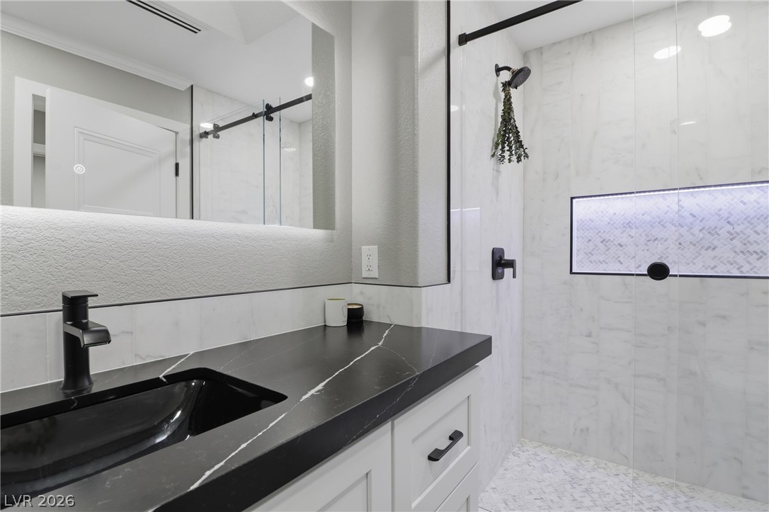 300 East Lacy Lane Property Photo 26