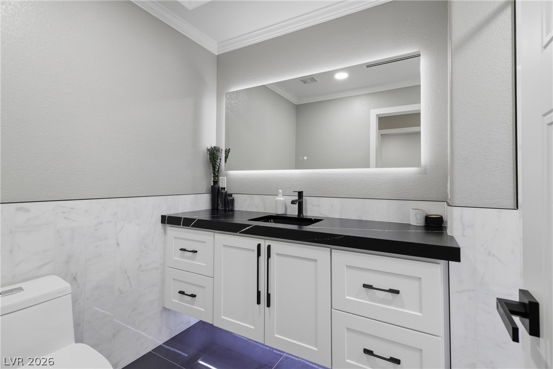 300 East Lacy Lane Property Photo 27