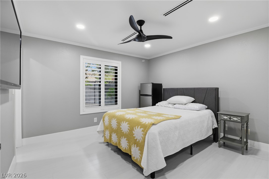 300 East Lacy Lane Property Photo 32