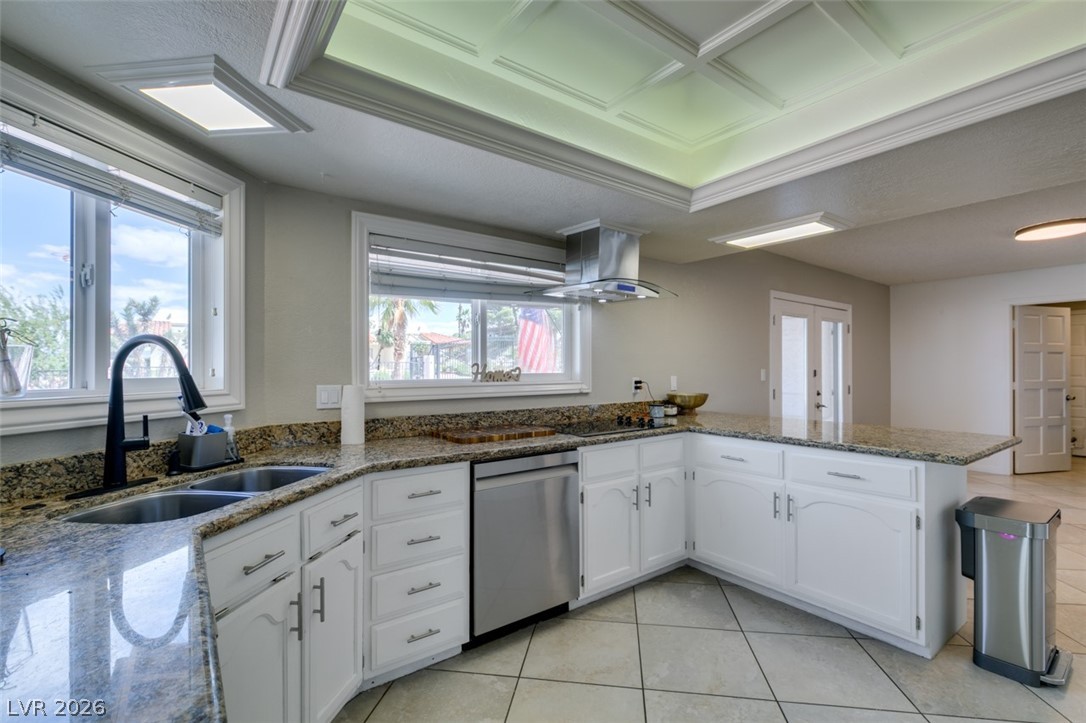 892 North Hollywood Boulevard Property Photo 3