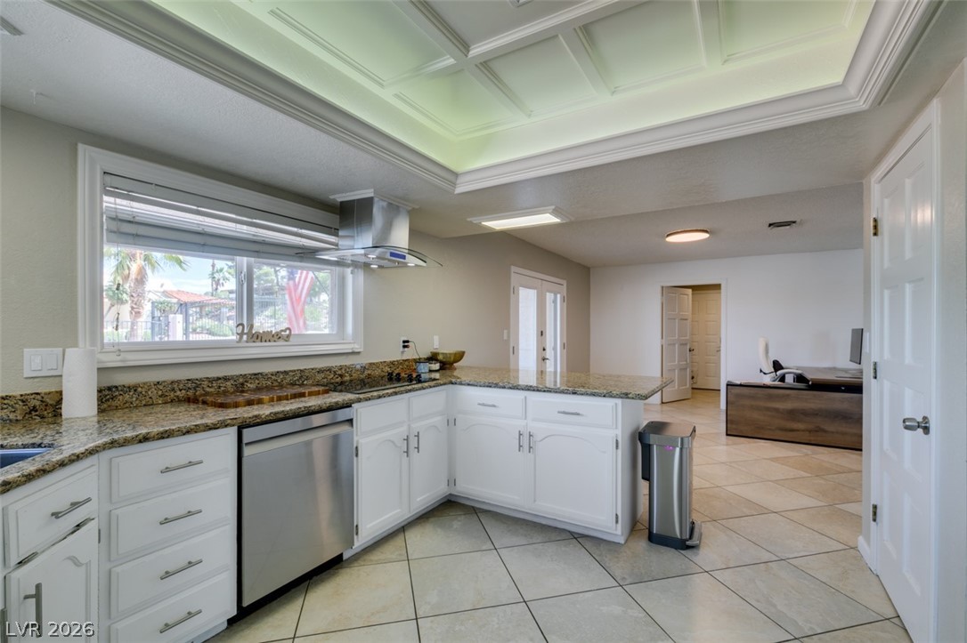 892 North Hollywood Boulevard Property Photo 12