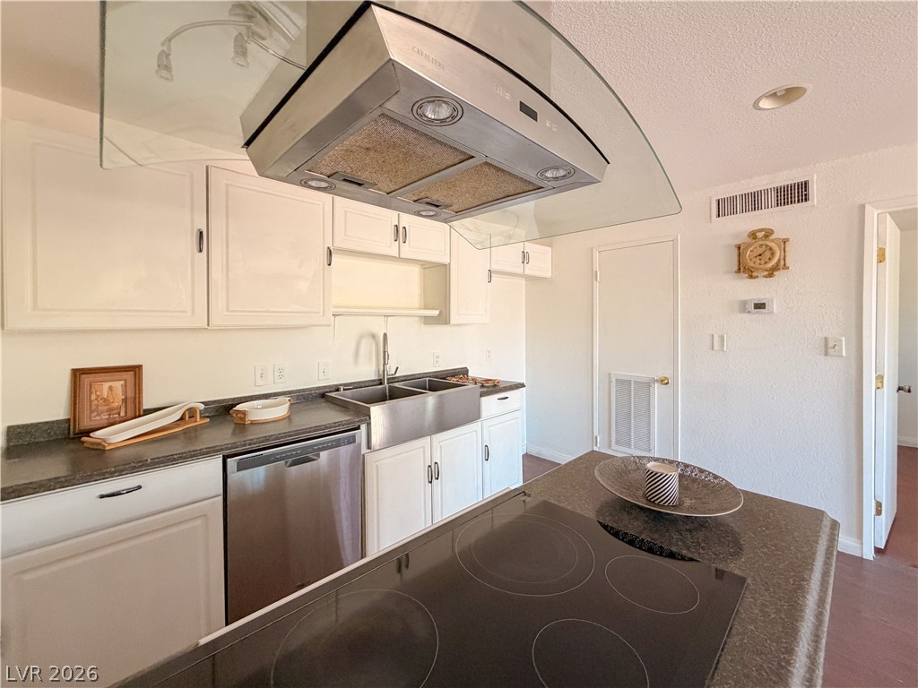 3712 Royal Crest Street 14 Property Photo 1