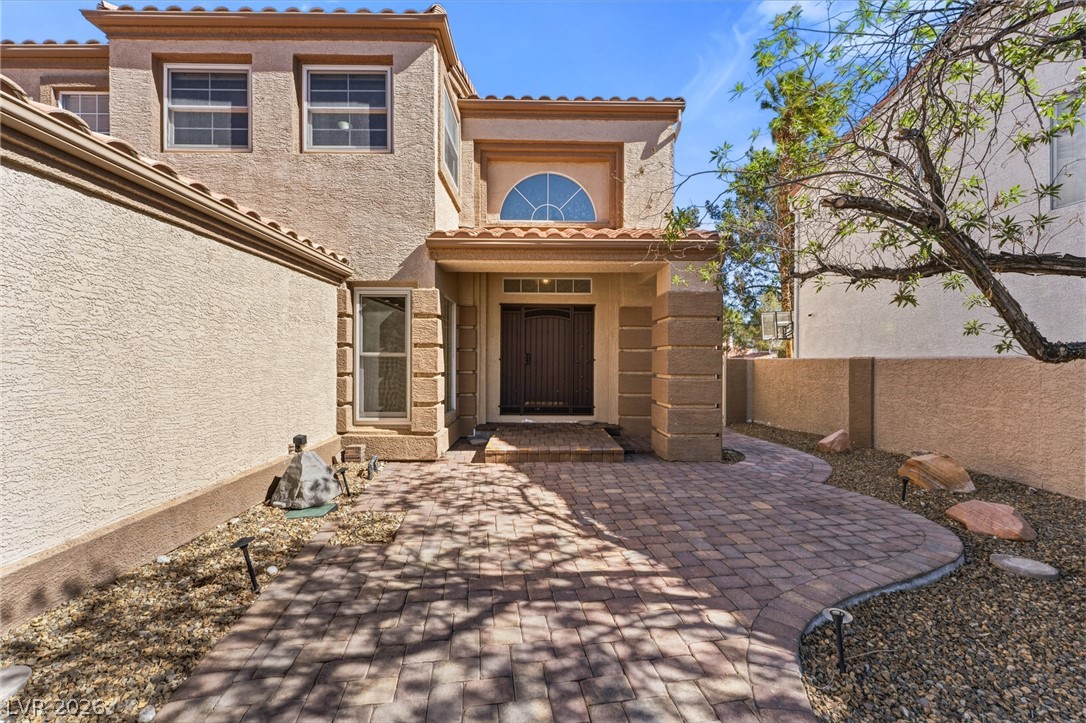 8404 Bay Crest Drive Property Photo 3