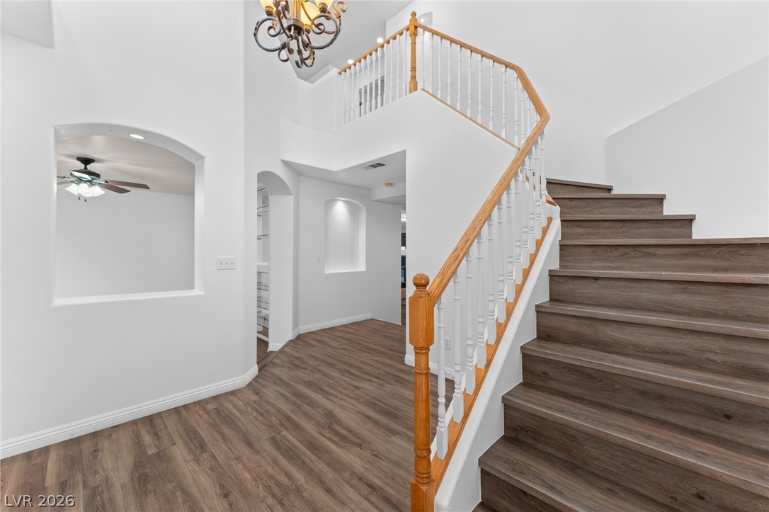 8404 Bay Crest Drive Property Photo 4
