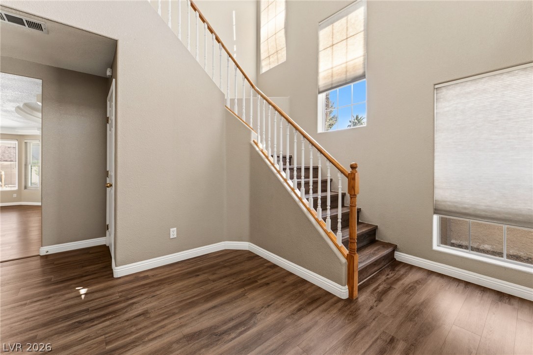 8404 Bay Crest Drive Property Photo 5