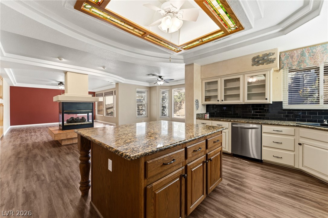 8404 Bay Crest Drive Property Photo 8