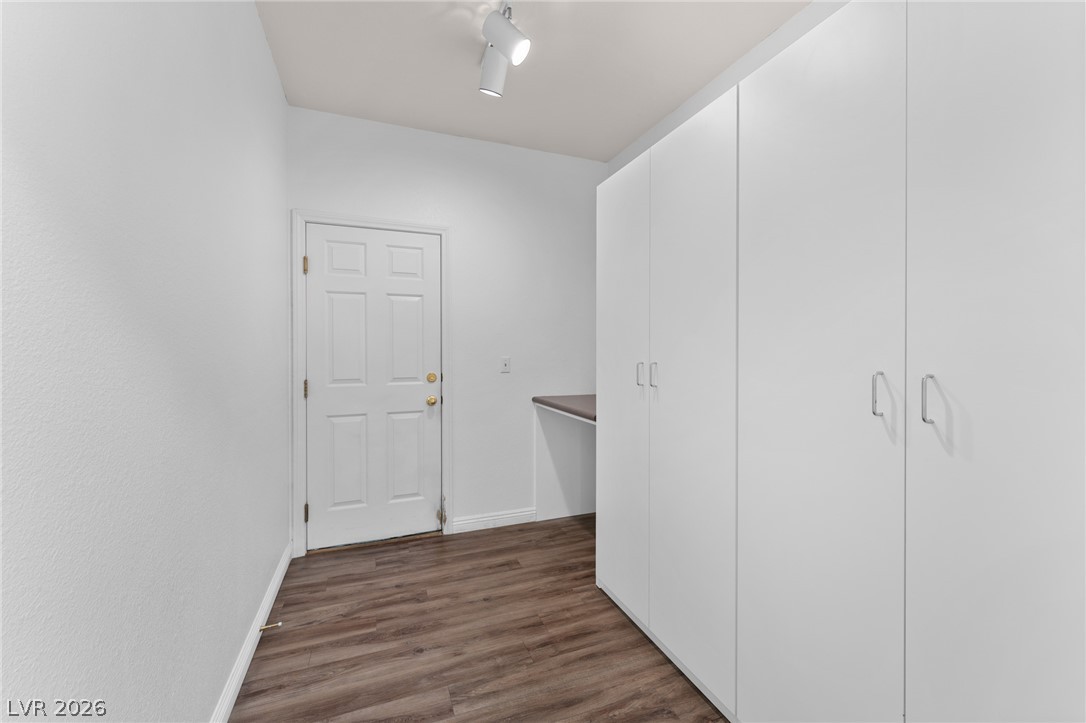 8404 Bay Crest Drive Property Photo 9