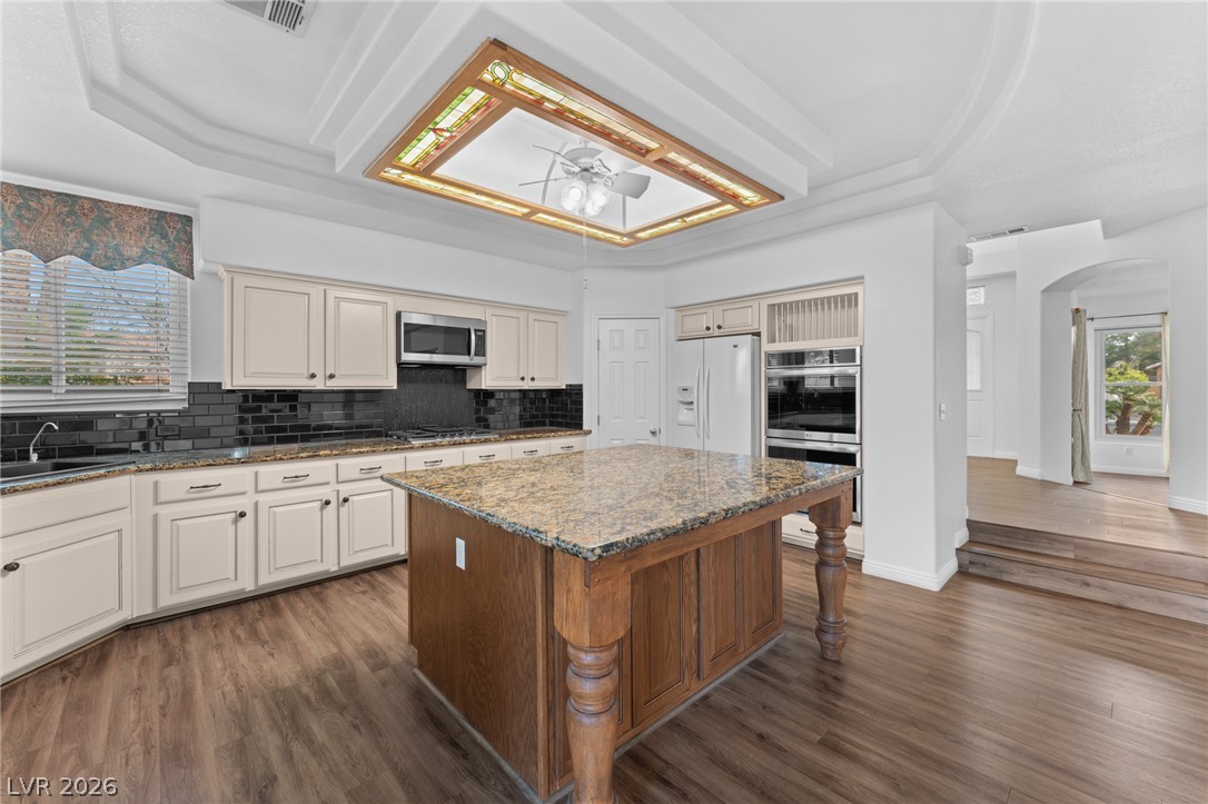 8404 Bay Crest Drive Property Photo 19