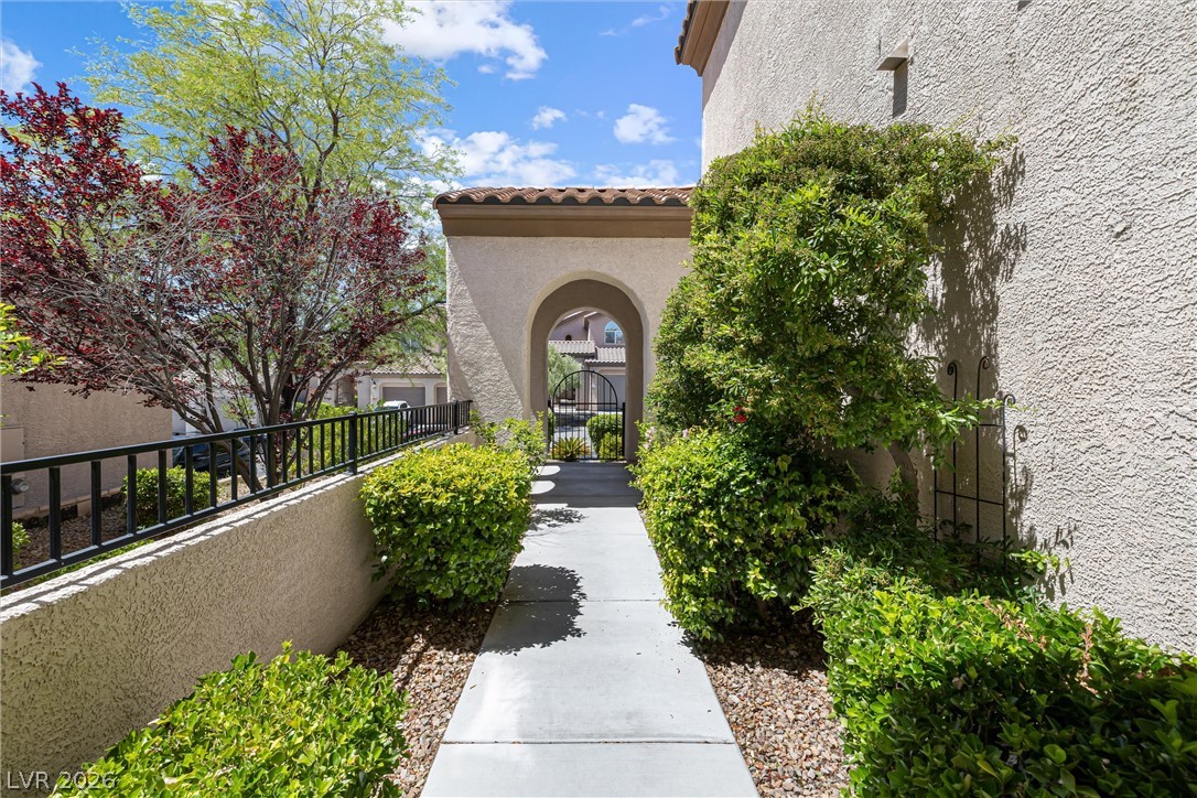 820 Colina Alta Place Property Photo 3