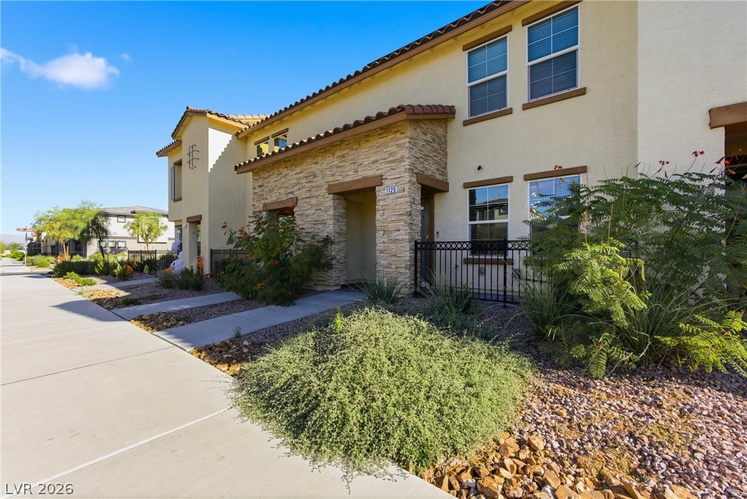 1125 Meadow Sparrow Place Property Photo 3