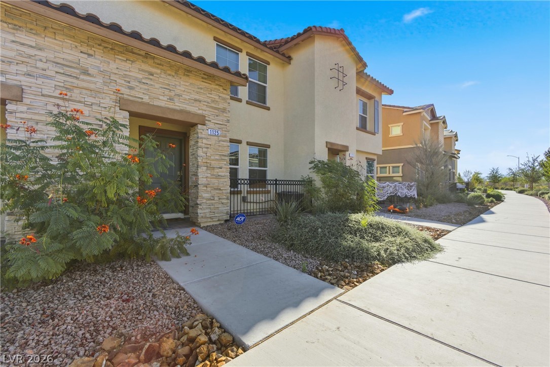1125 Meadow Sparrow Place Property Photo 4