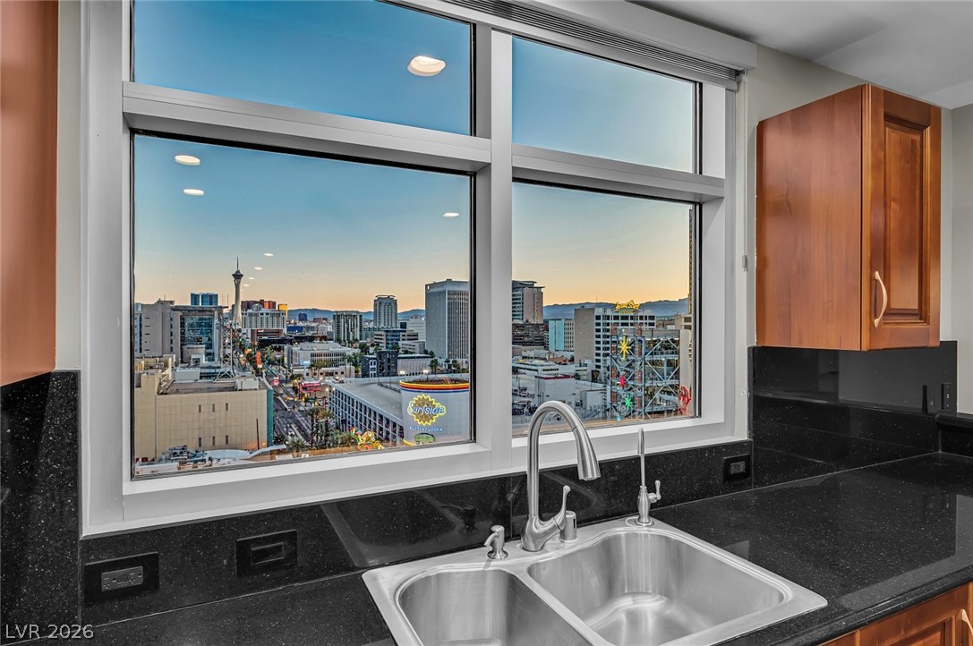 150 Las Vegas Boulevard 1507 Property Photo 15