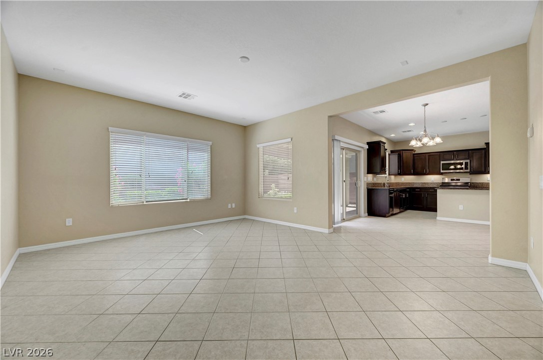 5673 Oak Bend Drive Property Photo 9