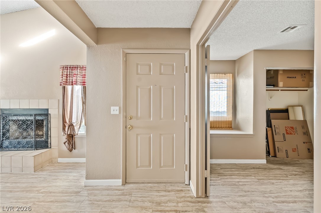 2148 Pebble Creek Lane Property Photo 3