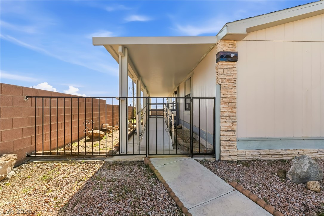 1611 Esquina Street Property Photo 2