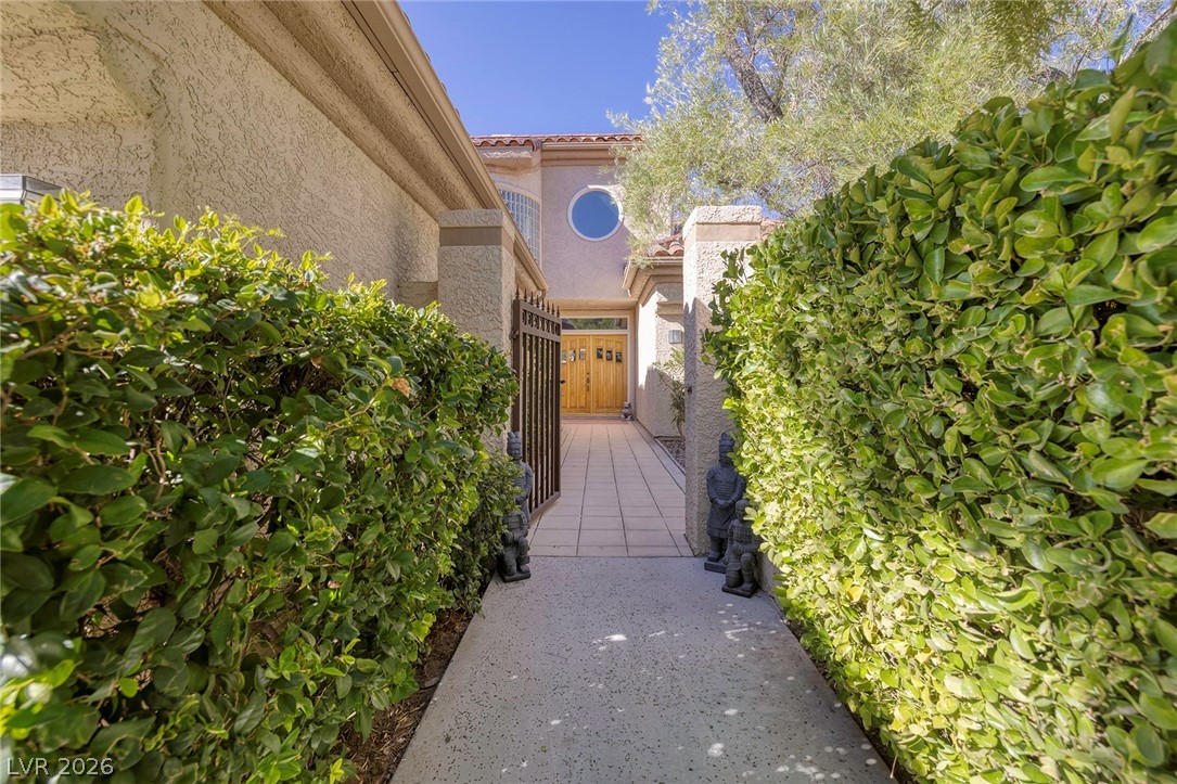 7402 Mission Hills Drive Property Photo 4