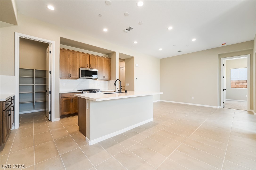 654 Ambridge Drive Property Photo 12