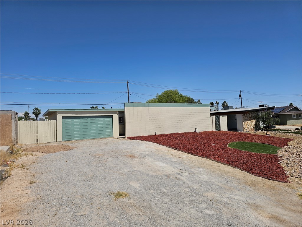 1074 King Richard Avenue Property Photo 2